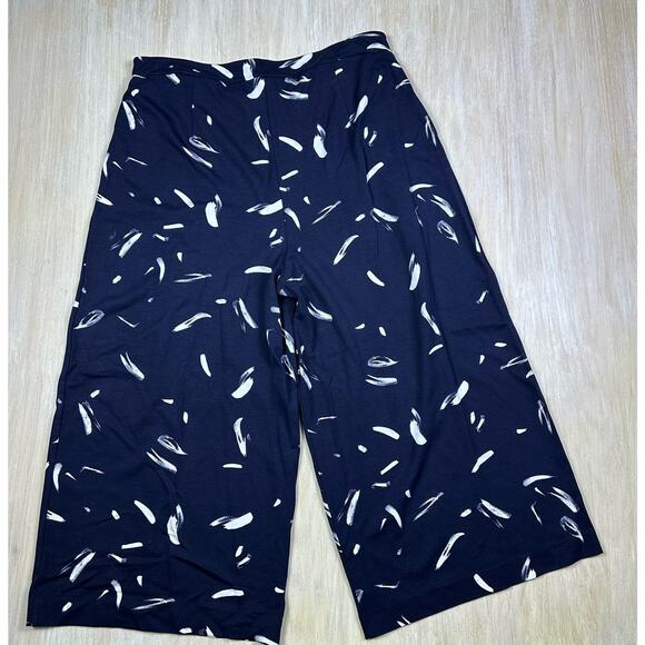 Lysse Brush Petals True Navy Wide Leg Cropped Ponte Pull On Pants Plus 2X - Picture 5 of 14